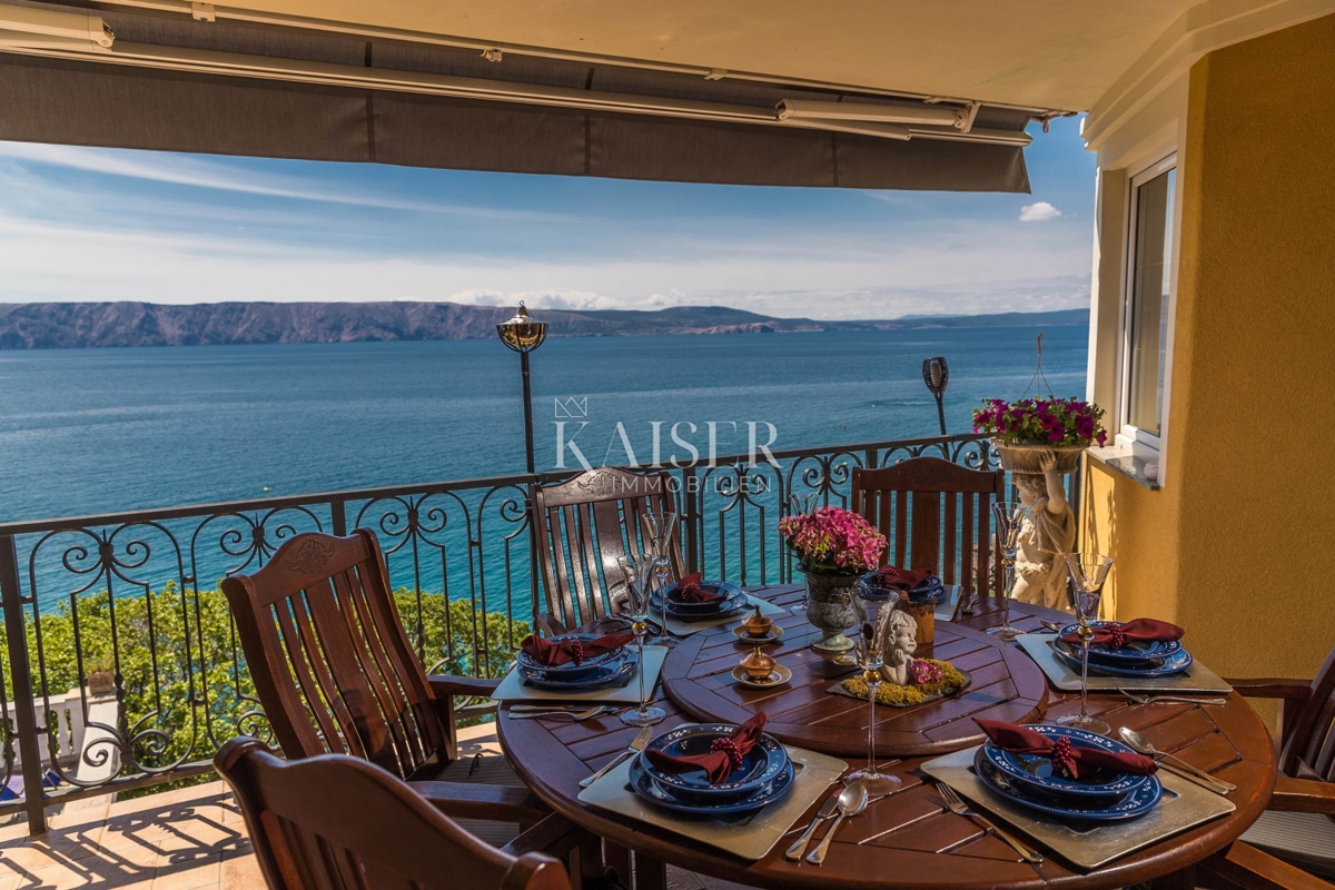 Novi Vinodolski, Smokvica - villa prima fila al mare