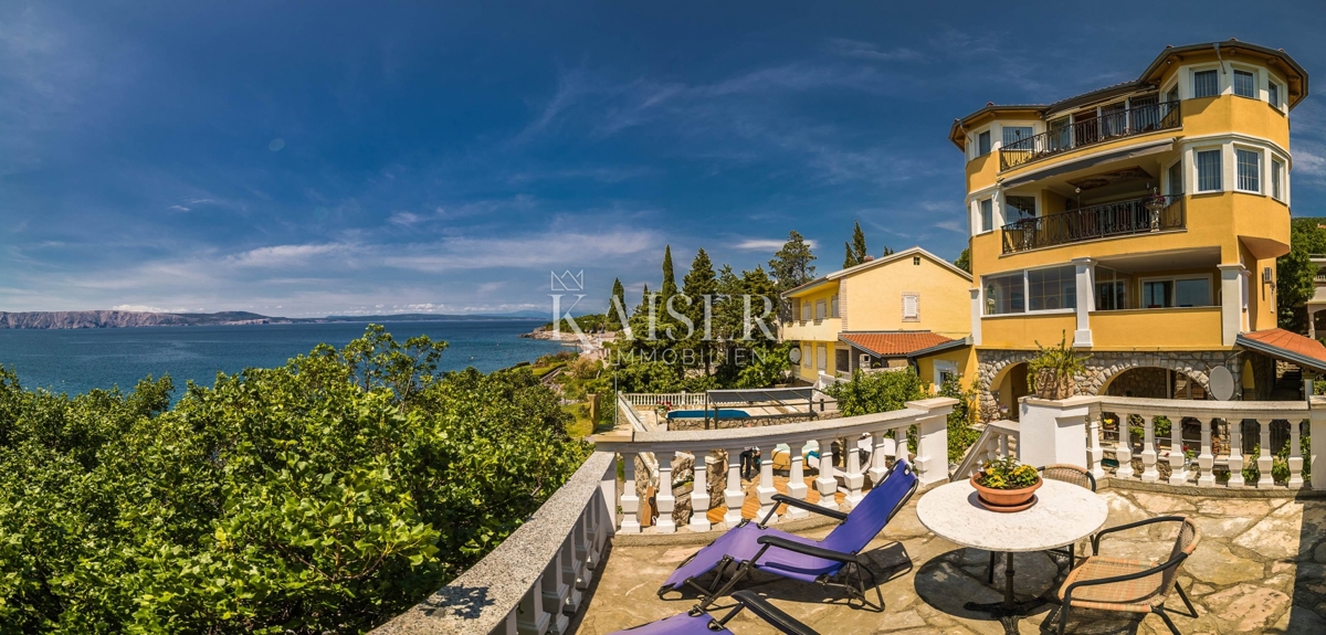 Novi Vinodolski, Smokvica - villa prima fila al mare