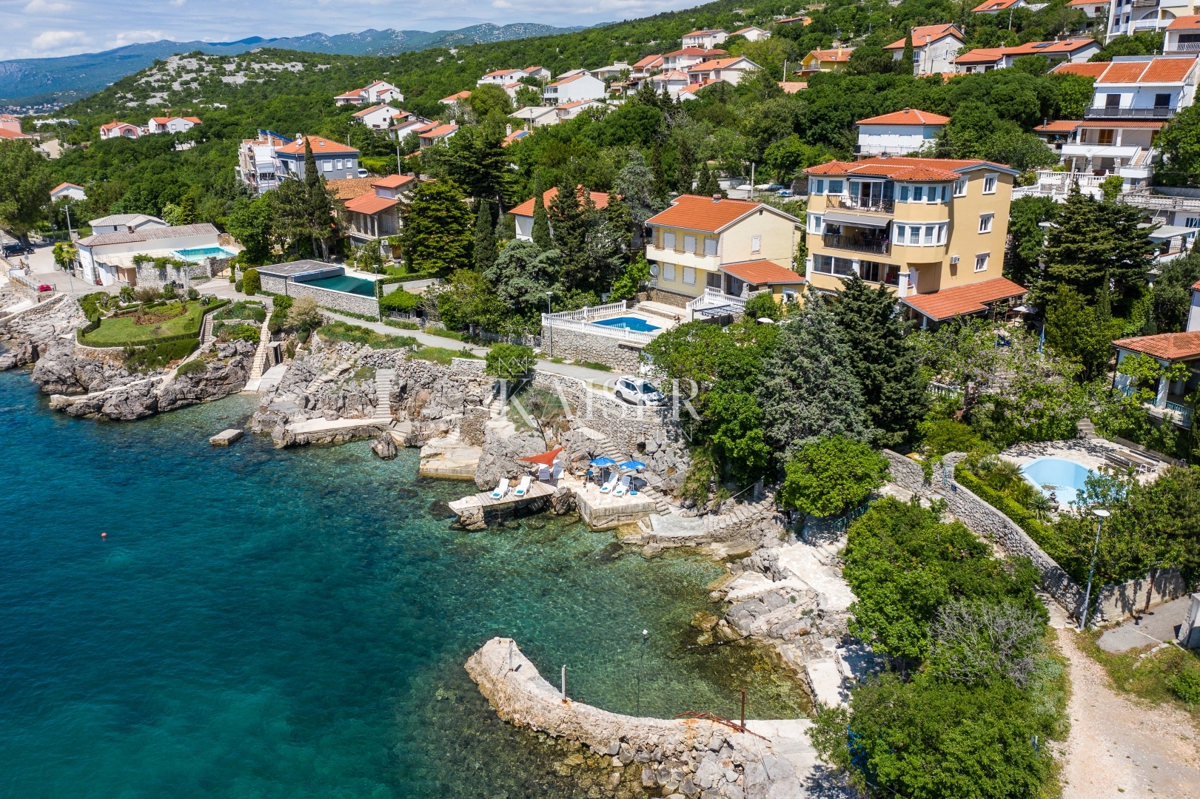 Novi Vinodolski, Smokvica - villa prima fila al mare