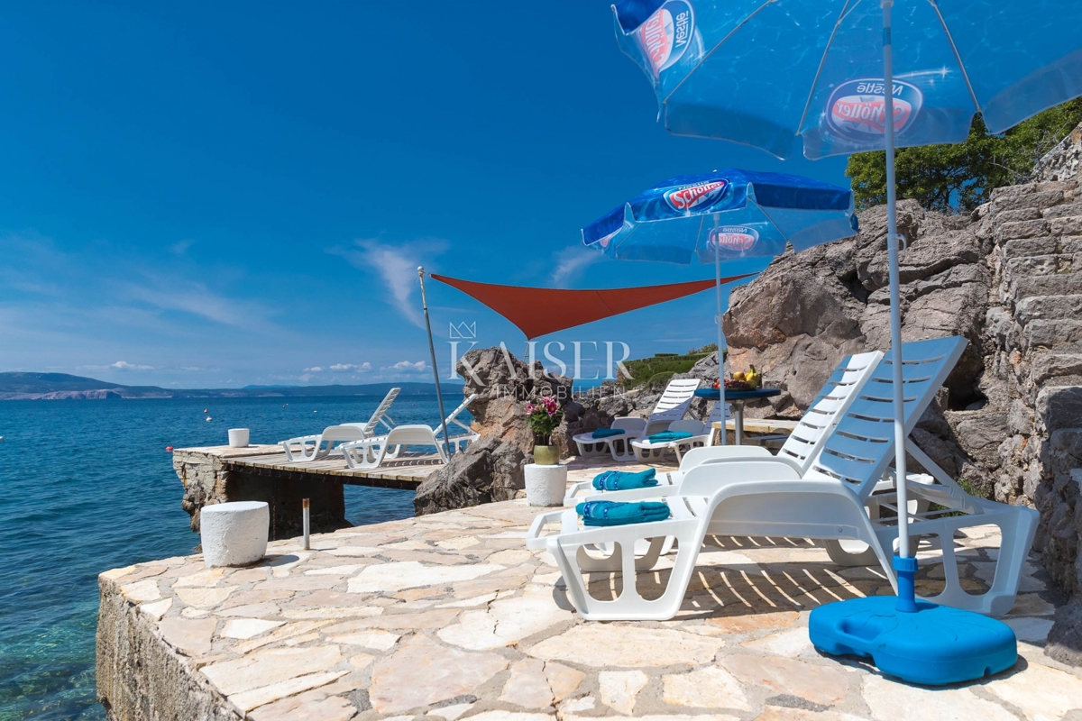 Novi Vinodolski, Smokvica - villa prima fila al mare