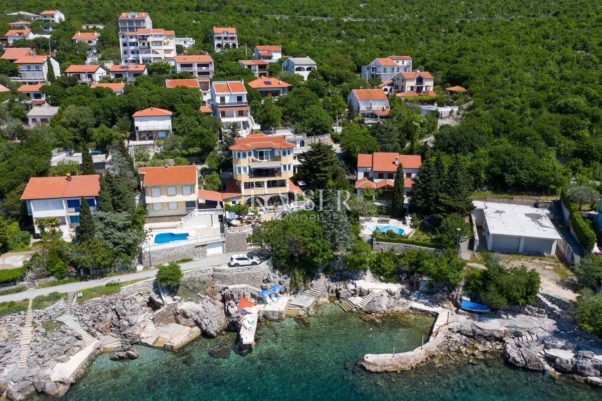 Novi Vinodolski, Smokvica - villa prima fila al mare