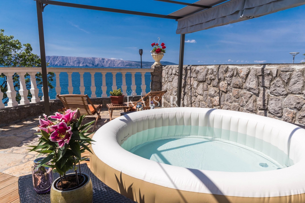 Novi Vinodolski, Smokvica - villa prima fila al mare