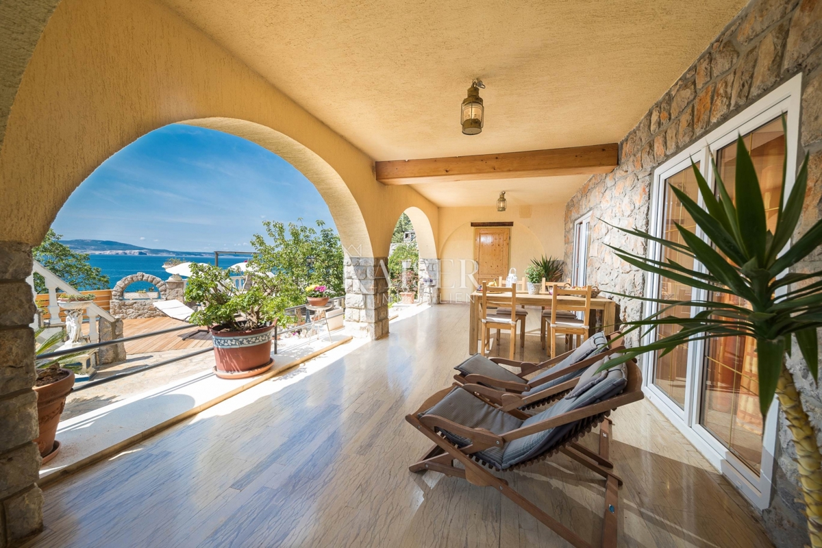 Novi Vinodolski, Smokvica - villa prima fila al mare