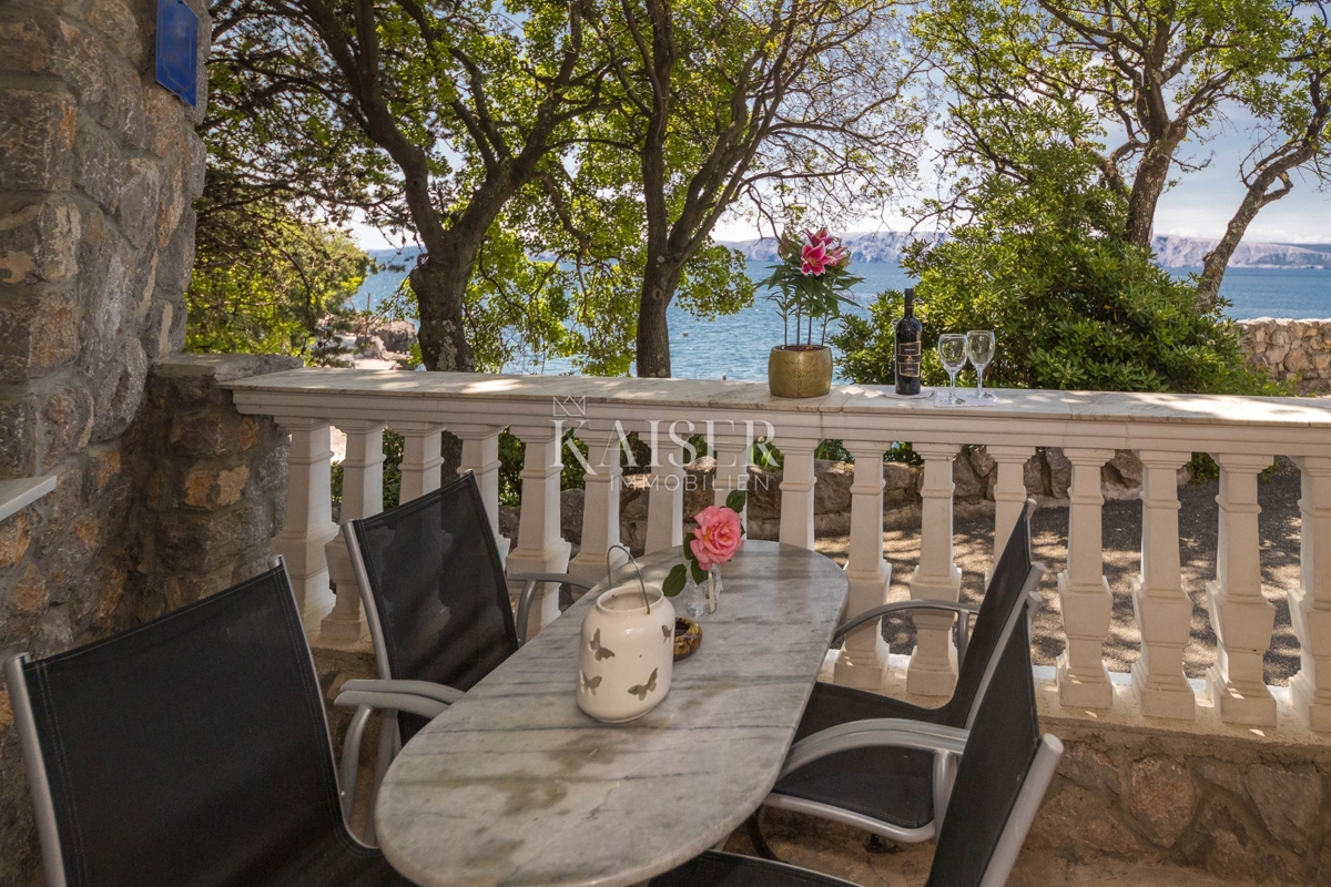 Novi Vinodolski, Smokvica - villa prima fila al mare