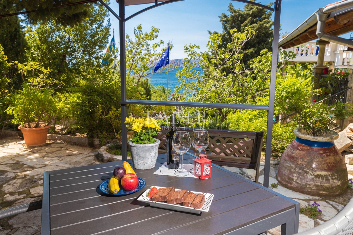 Novi Vinodolski, Smokvica - villa prima fila al mare