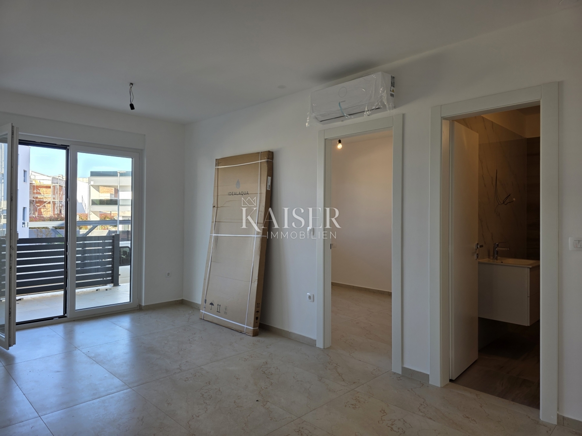 Istria - Parenzo, appartamento al piano terra con giardino