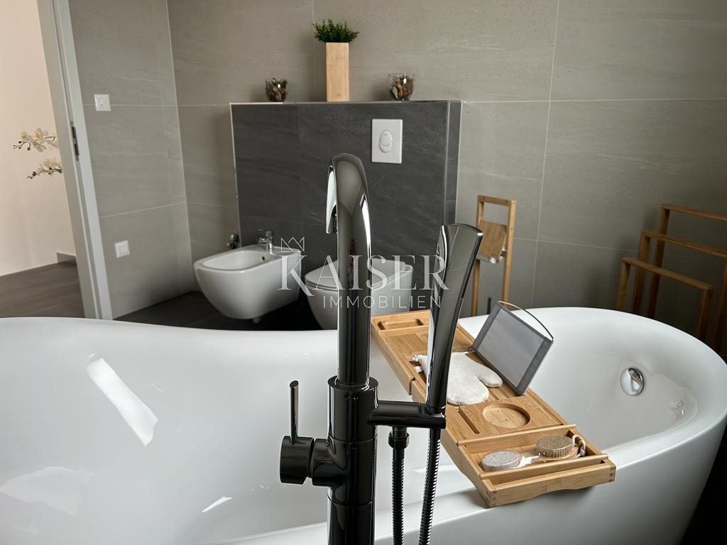 Istria - Parenzo, villa moderna vicino al mare