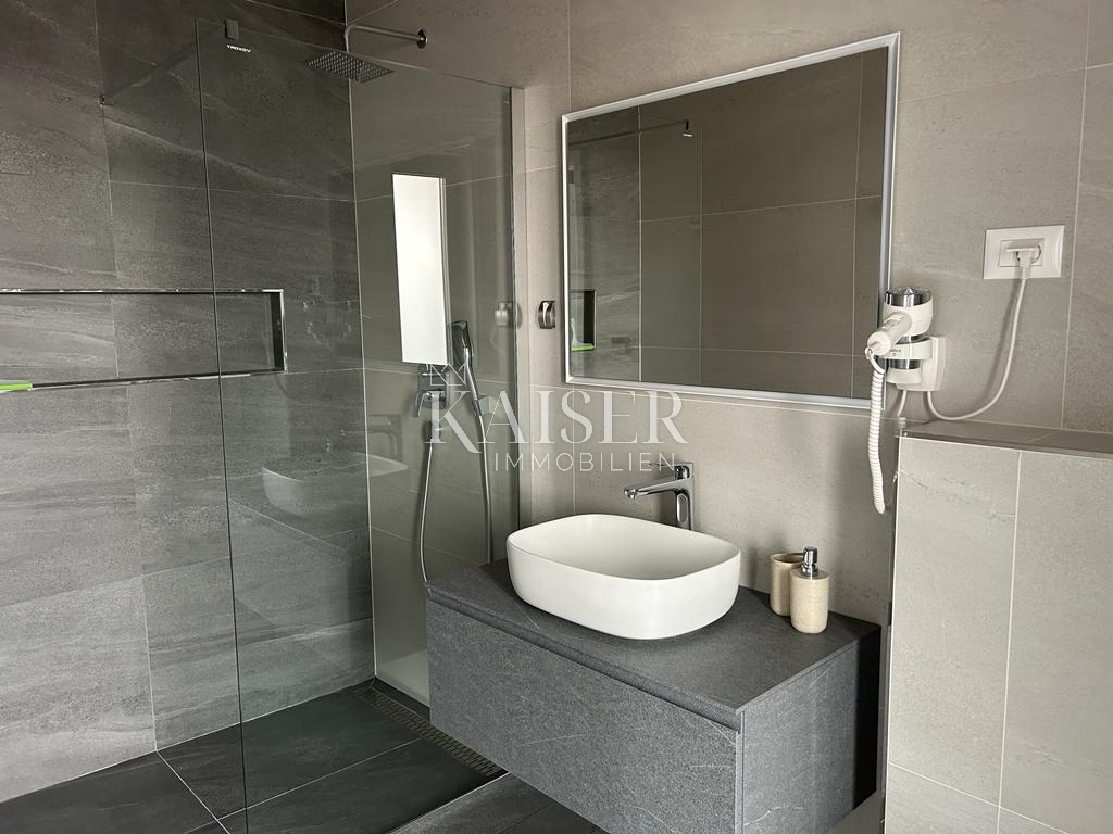 Istria - Parenzo, villa moderna vicino al mare