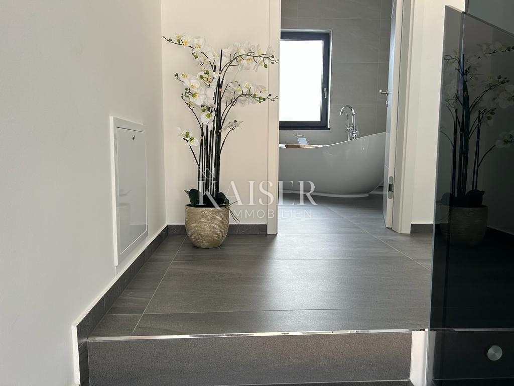 Istria - Parenzo, villa moderna vicino al mare