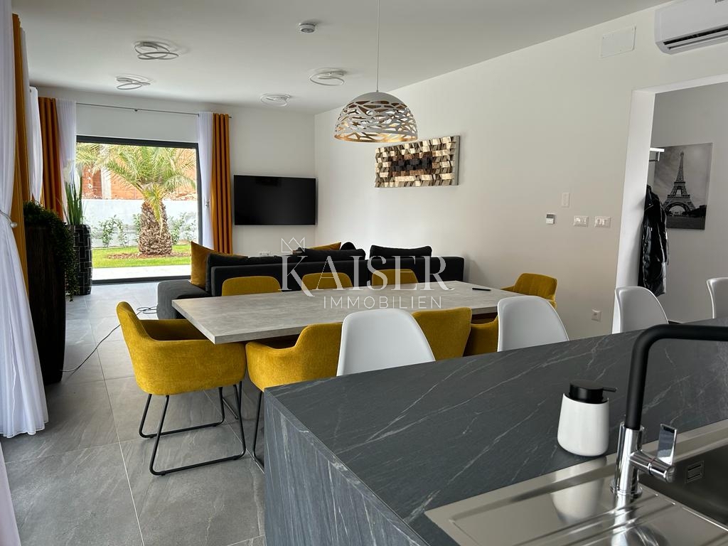 Istria - Parenzo, villa moderna vicino al mare