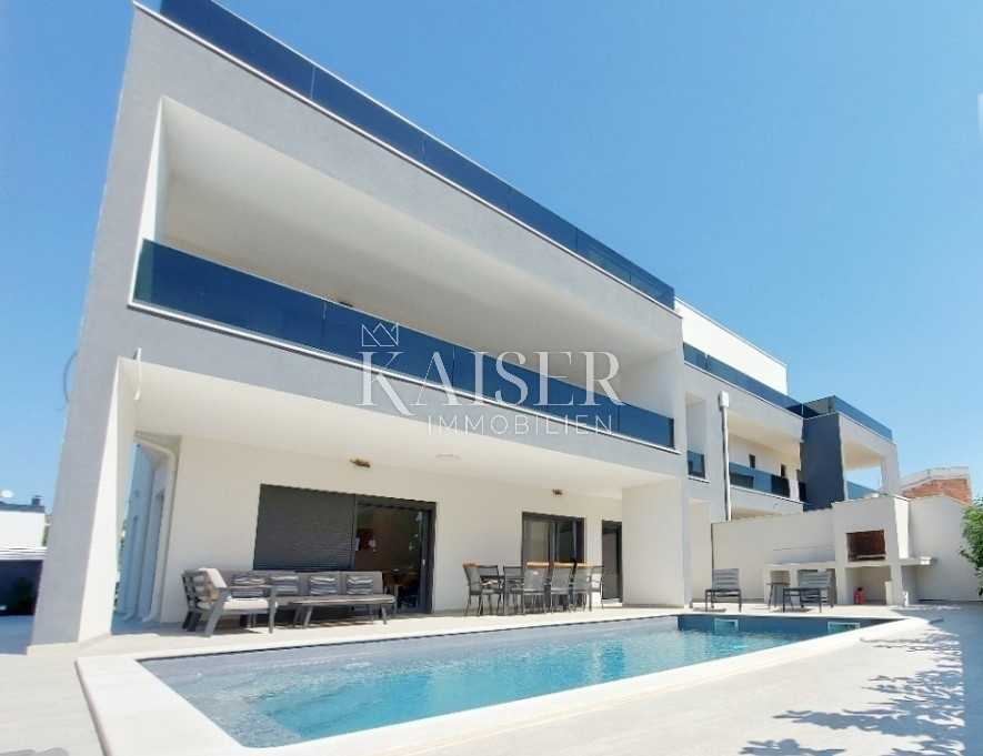 Istria - Parenzo, villa moderna vicino al mare