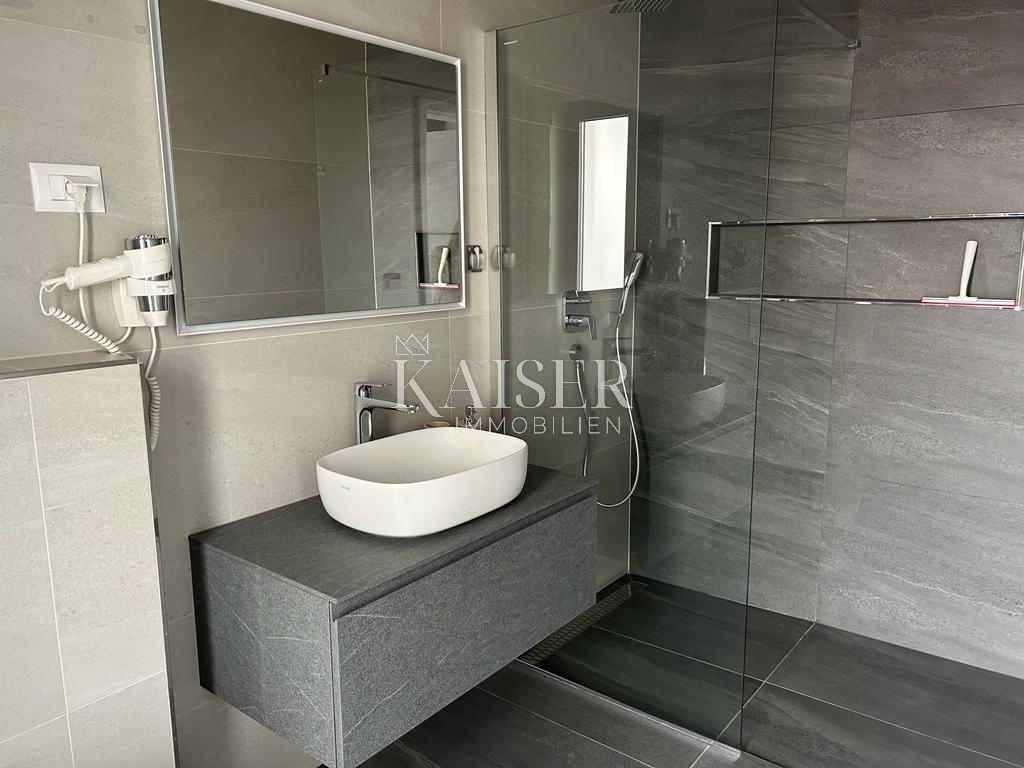 Istria - Parenzo, villa moderna vicino al mare