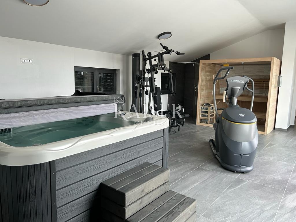 Istria - Parenzo, villa moderna vicino al mare