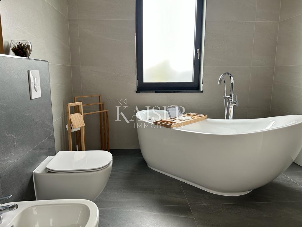 Istria - Parenzo, villa moderna vicino al mare