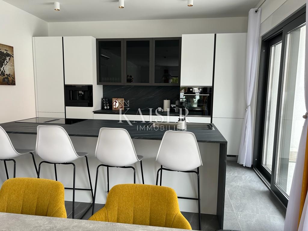 Istria - Parenzo, villa moderna vicino al mare