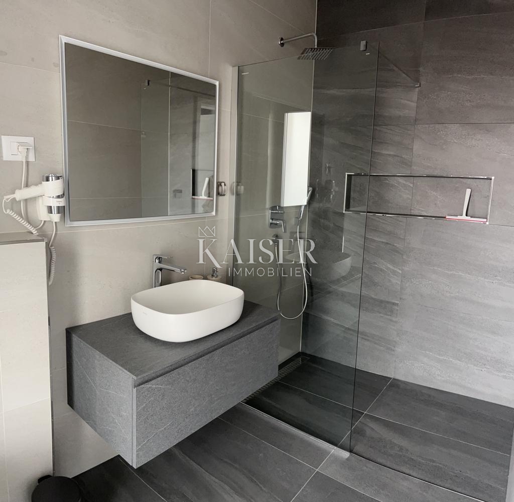 Istria - Parenzo, villa moderna vicino al mare