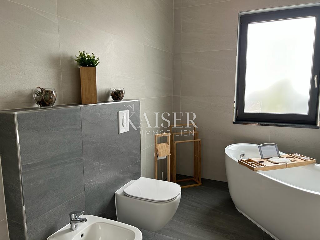 Istria - Parenzo, villa moderna vicino al mare