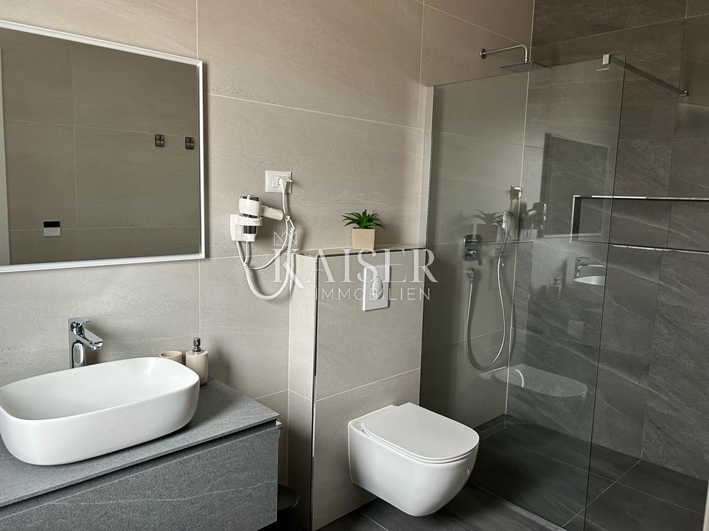 Istria - Parenzo, villa moderna vicino al mare