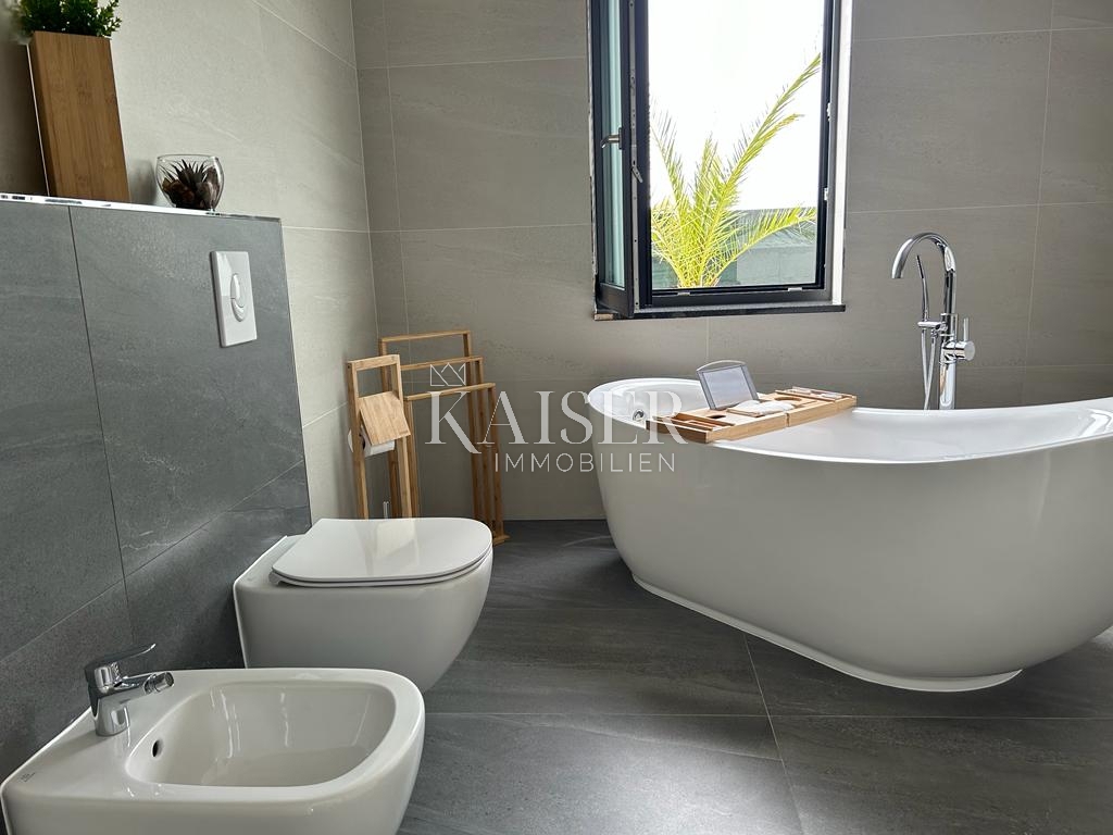 Istria - Parenzo, villa moderna vicino al mare