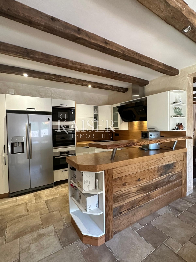 Isola di Krk, dintorni di Dobrinje - imponente casa in pietra con piscina, 220 m2