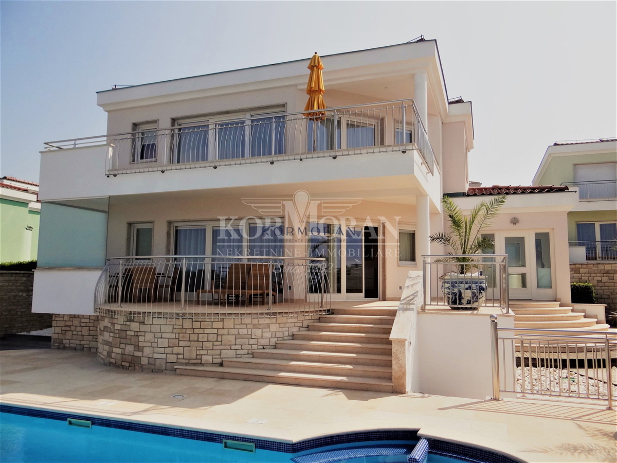 Villa di lusso con piscina prima fila al mare con posizione esclusiva - Monte Rosso