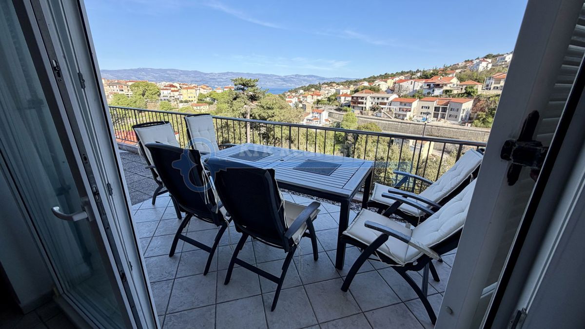 VRBNIK - APPARTAMENTO CON VISTA MARE