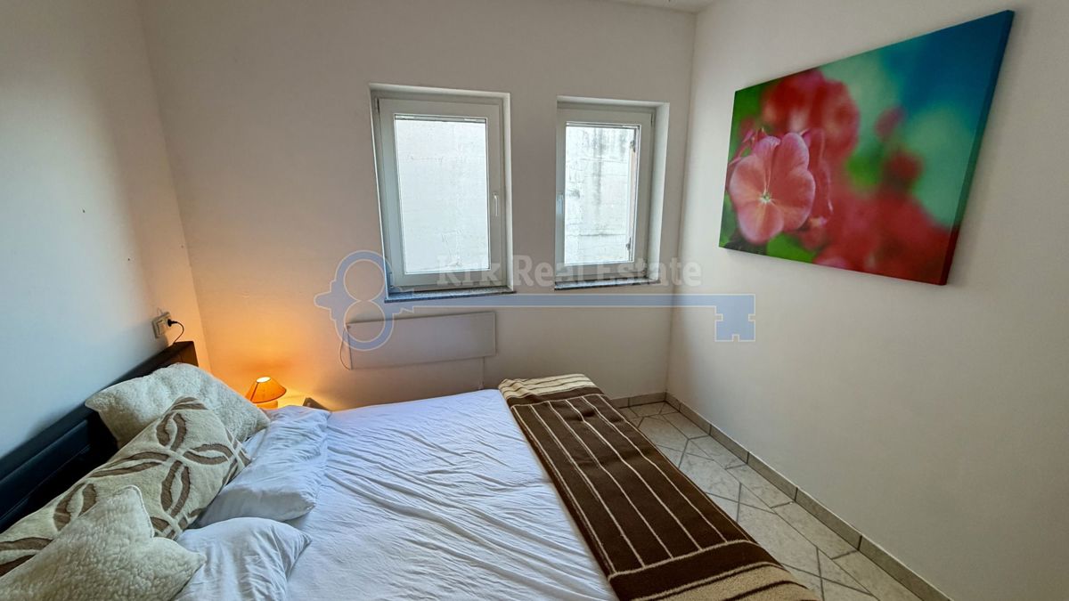 VRBNIK - APPARTAMENTO CON VISTA MARE