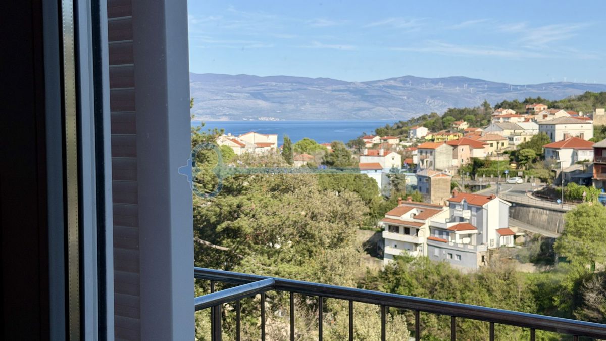 VRBNIK - APPARTAMENTO CON VISTA MARE