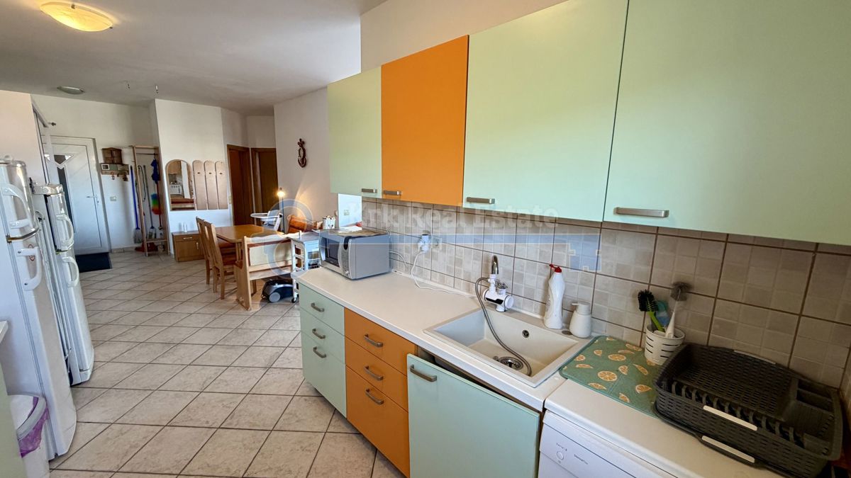 VRBNIK - APPARTAMENTO CON VISTA MARE