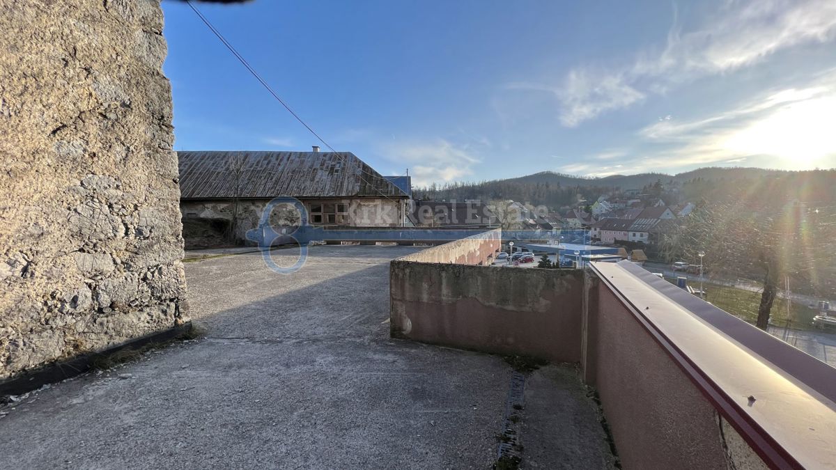 FUŽINE – STRUTTURA INDIPENDENTE CON LOCALI 