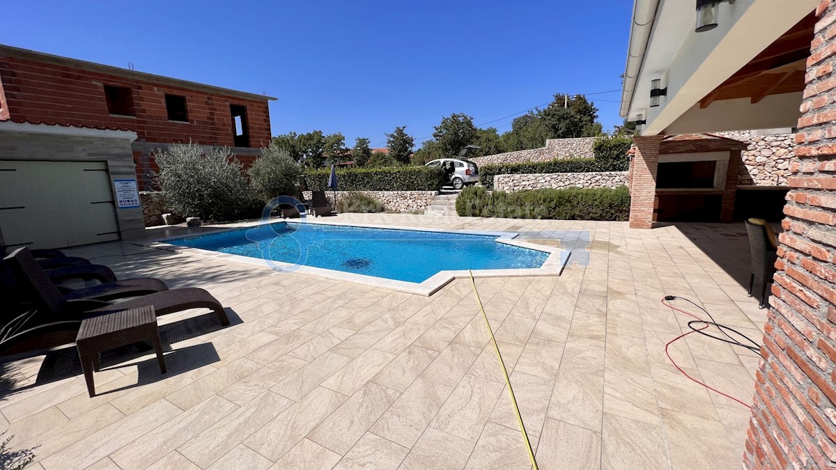 GARICA - VILLA INDIPENDENTE CON PISCINA