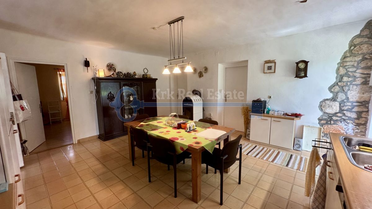 GOSTINJAC - CASA INDIPENDENTE CON DUE UNITÀ RESIDENZIALI