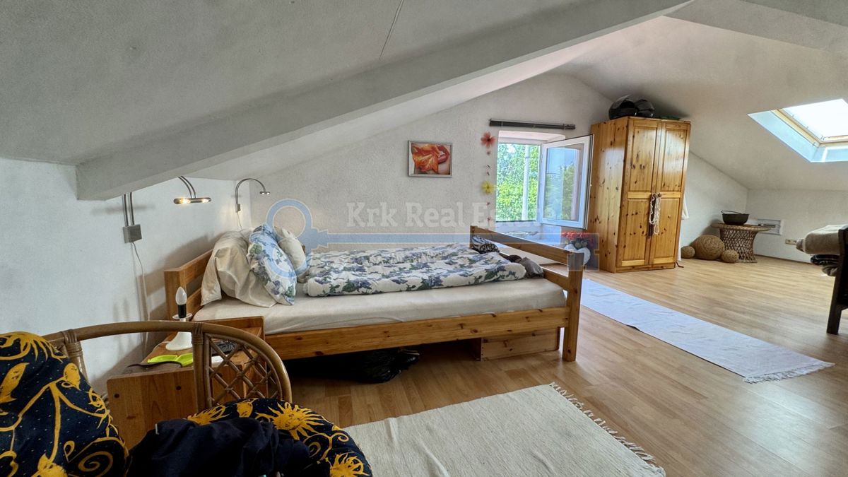 GOSTINJAC - CASA INDIPENDENTE CON DUE UNITÀ RESIDENZIALI