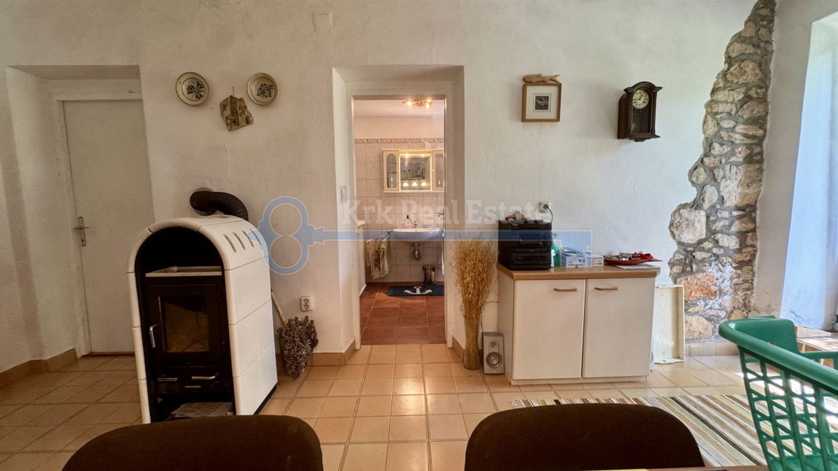 GOSTINJAC - CASA INDIPENDENTE CON DUE UNITÀ RESIDENZIALI