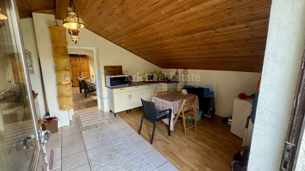 GOSTINJAC - CASA INDIPENDENTE CON DUE UNITÀ RESIDENZIALI