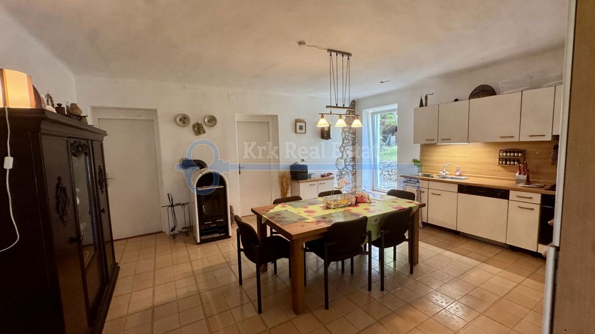 GOSTINJAC - CASA INDIPENDENTE CON DUE UNITÀ RESIDENZIALI