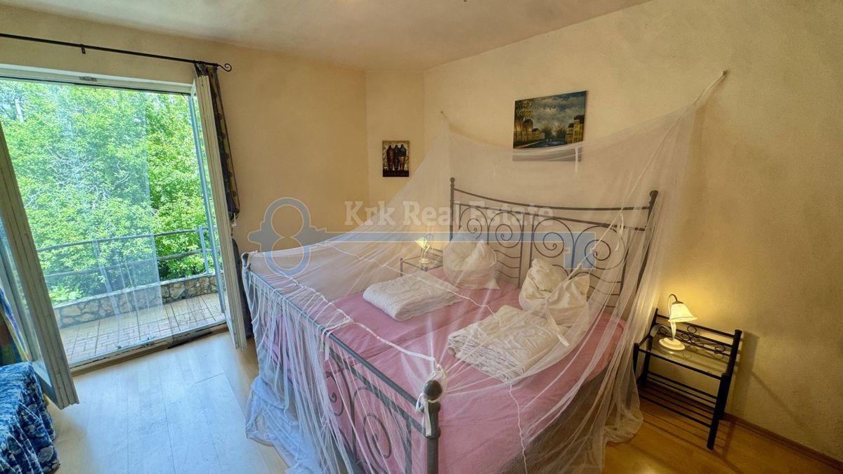 GOSTINJAC - CASA INDIPENDENTE CON DUE UNITÀ RESIDENZIALI