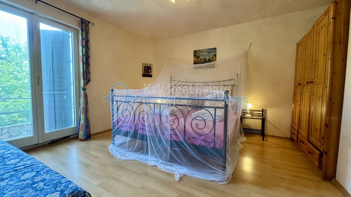 GOSTINJAC - CASA INDIPENDENTE CON DUE UNITÀ RESIDENZIALI