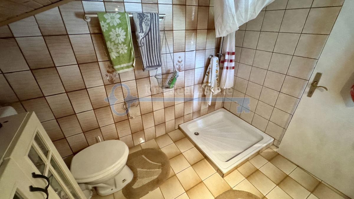 GOSTINJAC - CASA INDIPENDENTE CON DUE UNITÀ RESIDENZIALI