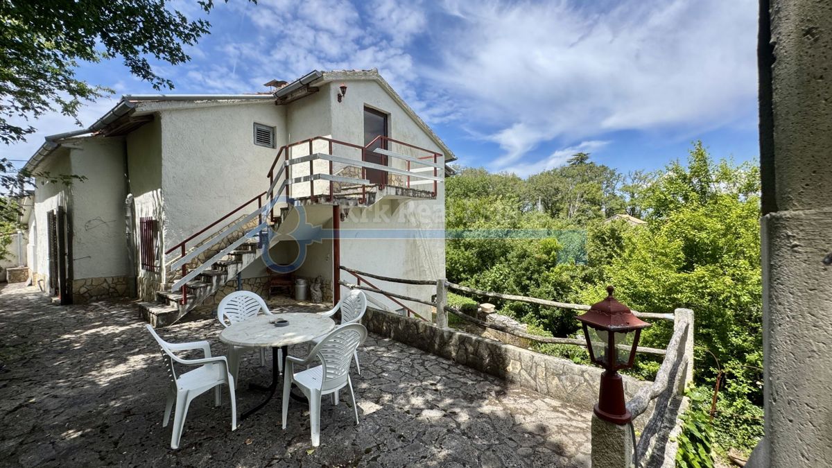 GOSTINJAC - CASA INDIPENDENTE CON DUE UNITÀ RESIDENZIALI