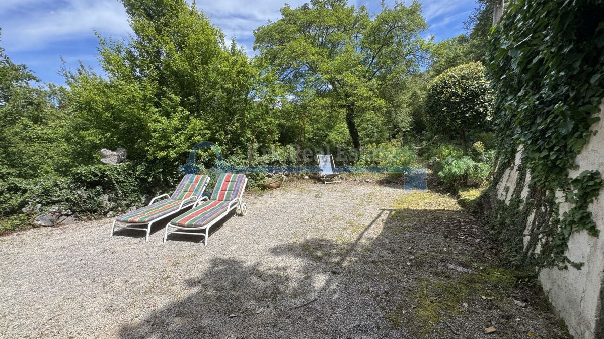 GOSTINJAC - CASA INDIPENDENTE CON DUE UNITÀ RESIDENZIALI