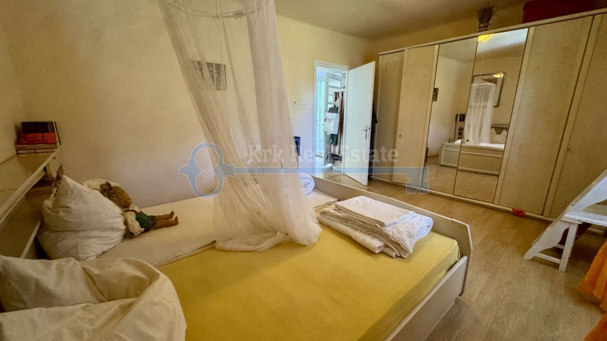 GOSTINJAC - CASA INDIPENDENTE CON DUE UNITÀ RESIDENZIALI