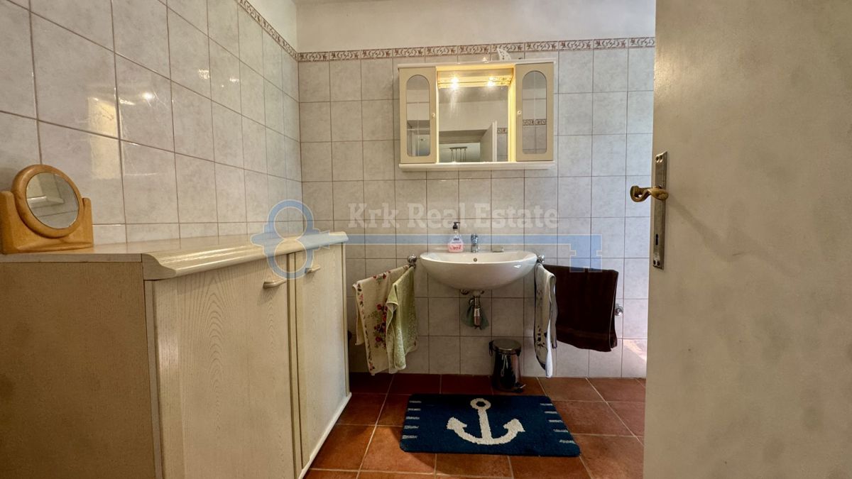 GOSTINJAC - CASA INDIPENDENTE CON DUE UNITÀ RESIDENZIALI