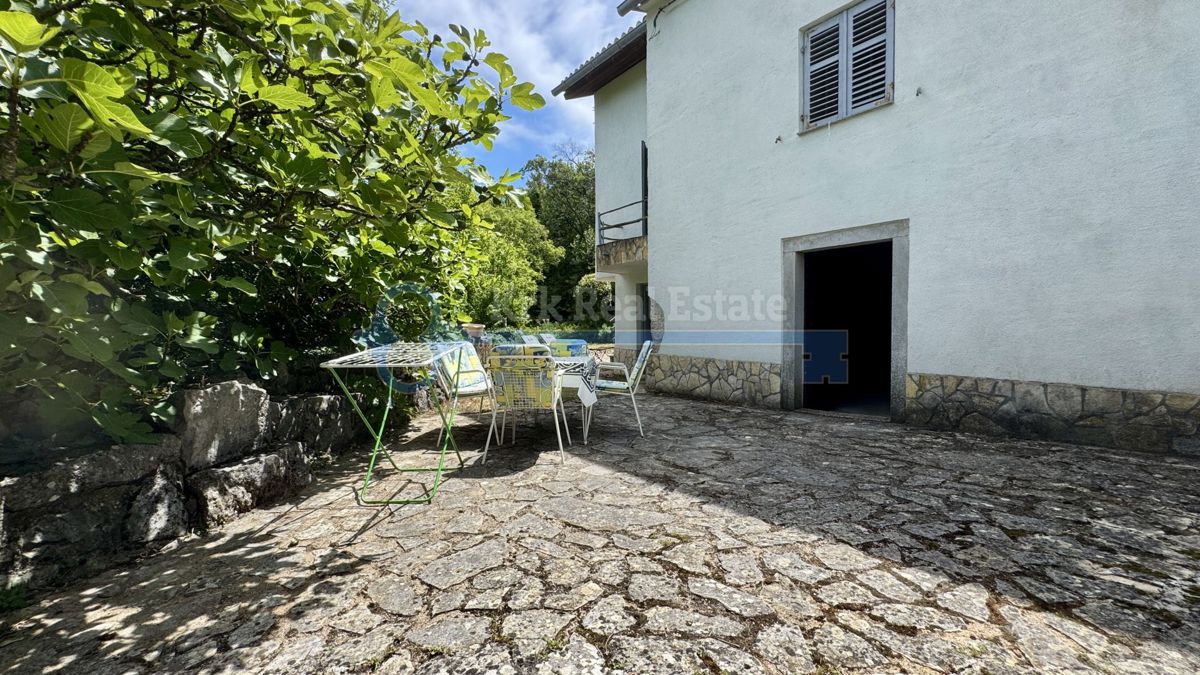 GOSTINJAC - CASA INDIPENDENTE CON DUE UNITÀ RESIDENZIALI