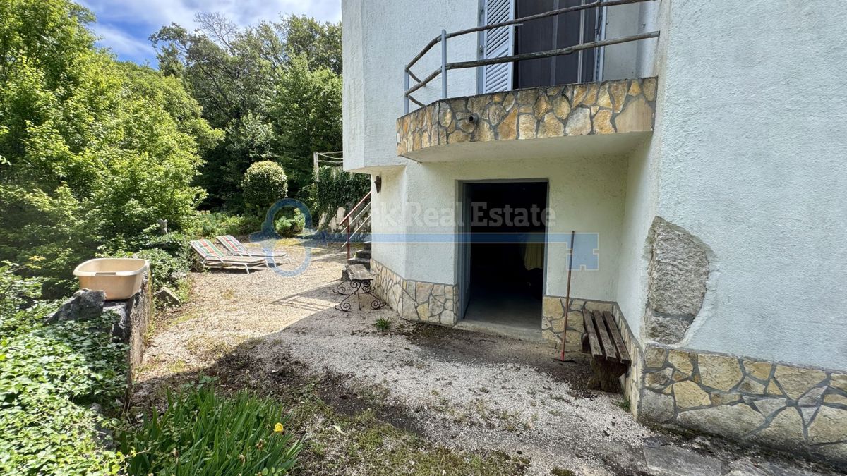 GOSTINJAC - CASA INDIPENDENTE CON DUE UNITÀ RESIDENZIALI