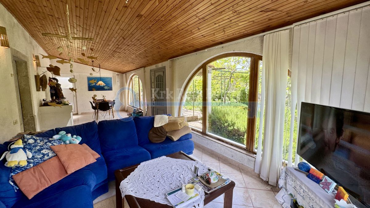 GOSTINJAC - CASA INDIPENDENTE CON DUE UNITÀ RESIDENZIALI