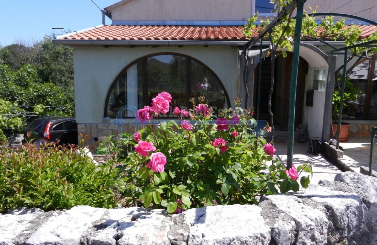 GOSTINJAC - CASA INDIPENDENTE CON DUE UNITÀ RESIDENZIALI