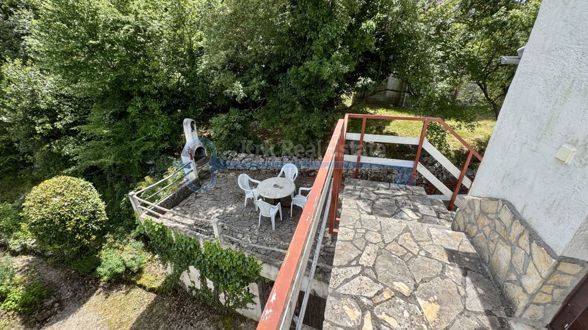 GOSTINJAC - CASA INDIPENDENTE CON DUE UNITÀ RESIDENZIALI