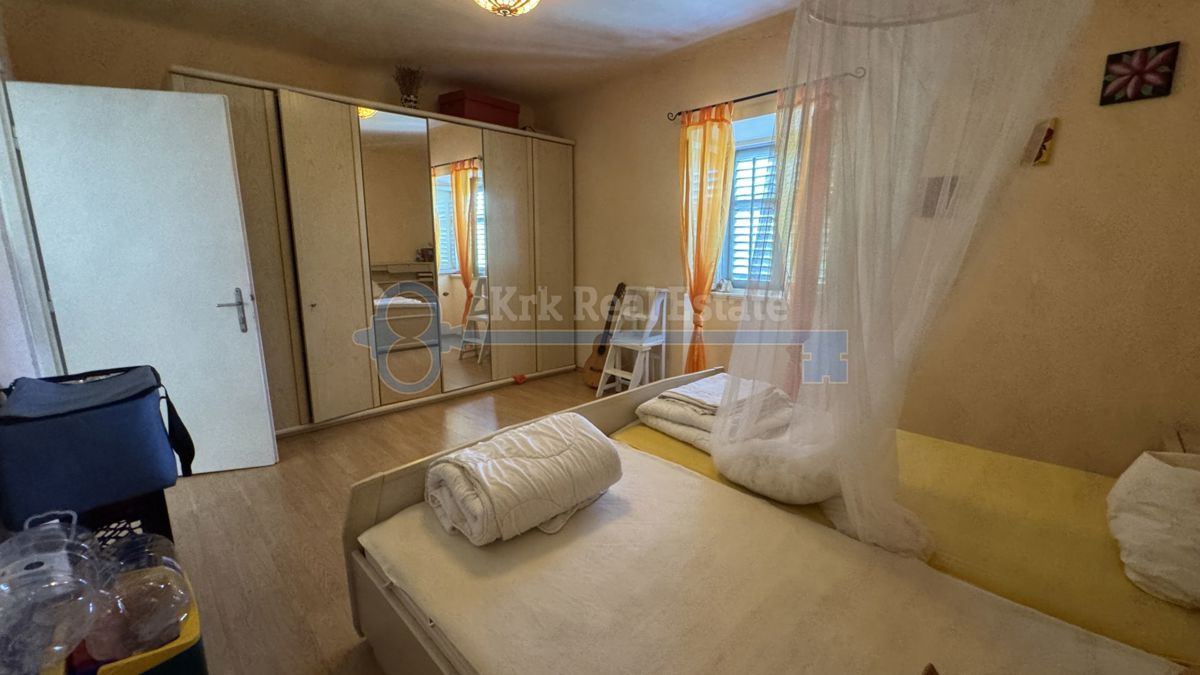 GOSTINJAC - CASA INDIPENDENTE CON DUE UNITÀ RESIDENZIALI