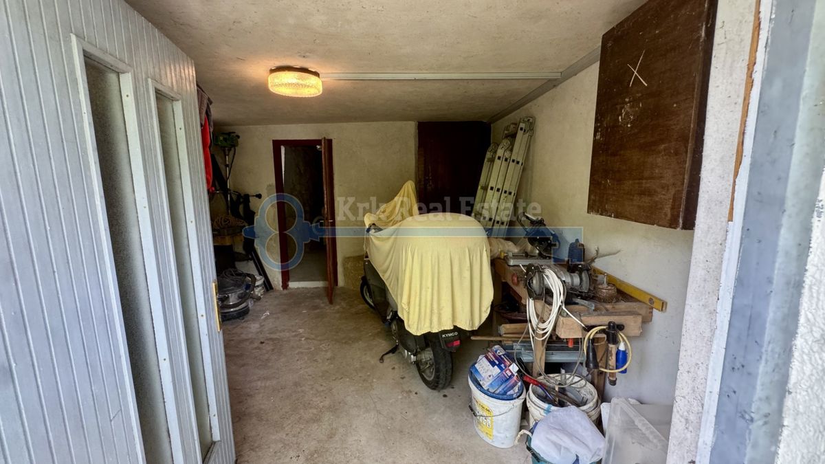 GOSTINJAC - CASA INDIPENDENTE CON DUE UNITÀ RESIDENZIALI